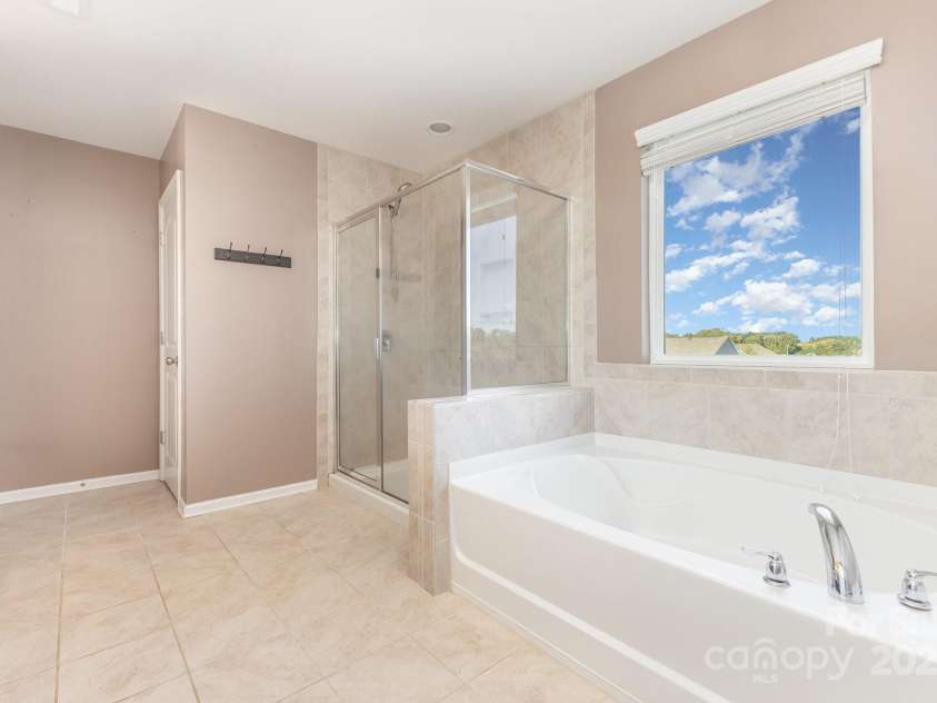 7806 Meridale Forest Drive, Charlotte, NC 28269.  MLS# CAR4312692, YatesRealty ID 33009. 