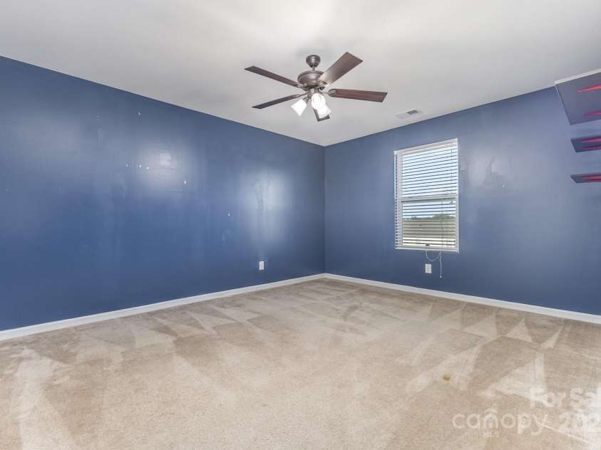 7806 Meridale Forest Drive, Charlotte, NC 28269.  MLS# CAR4312692, YatesRealty ID 33009. 