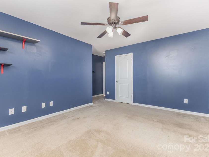 7806 Meridale Forest Drive, Charlotte, NC 28269.  MLS# CAR4312692, YatesRealty ID 33009. 