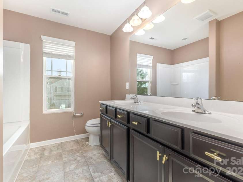 7806 Meridale Forest Drive, Charlotte, NC 28269.  MLS# CAR4312692, YatesRealty ID 33009. 