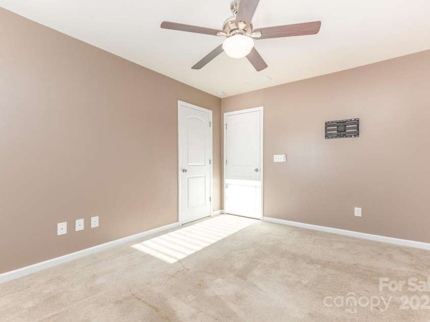 7806 Meridale Forest Drive, Charlotte, NC 28269.  MLS# CAR4312692, YatesRealty ID 33009. 