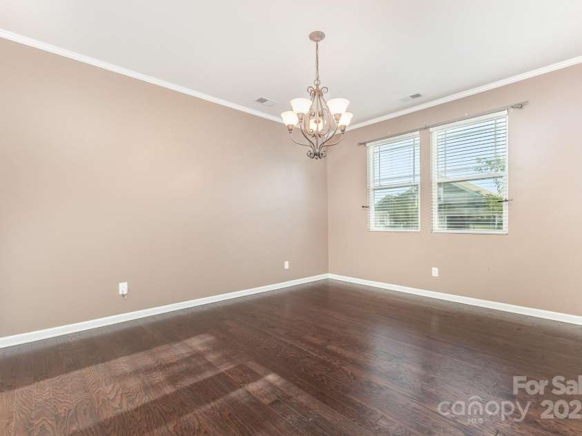 7806 Meridale Forest Drive, Charlotte, NC 28269.  MLS# CAR4312692, YatesRealty ID 33009. 