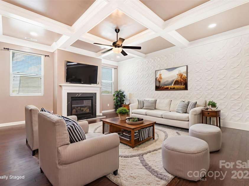 7806 Meridale Forest Drive, Charlotte, NC 28269.  MLS# CAR4312692, YatesRealty ID 33009. Virtually staged