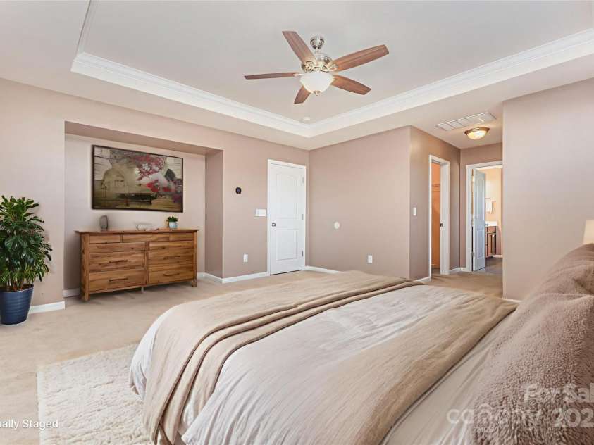 7806 Meridale Forest Drive, Charlotte, NC 28269.  MLS# CAR4312692, YatesRealty ID 33009. Virtually staged