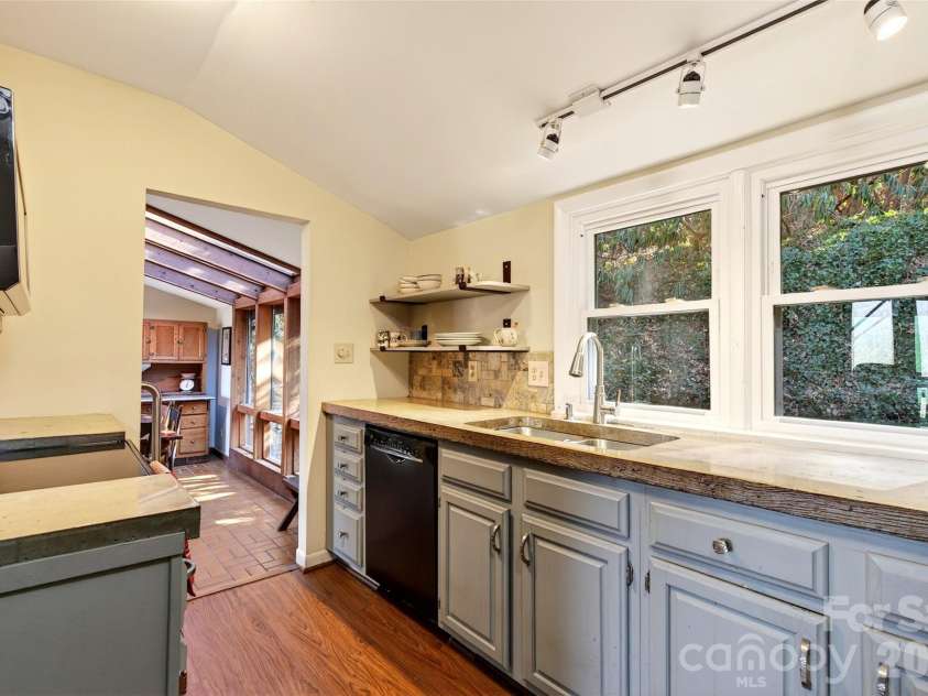 951,953,955,959 NC 9 Highway, Black Mountain, NC 28711.  MLS# CAR4342594, YatesRealty ID 3301. 