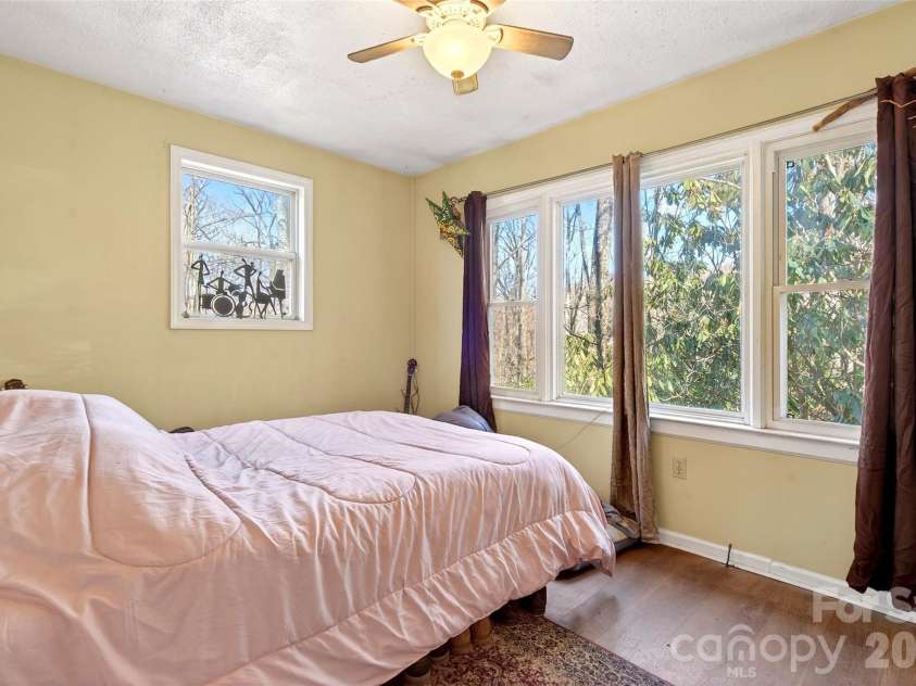 951,953,955,959 NC 9 Highway, Black Mountain, NC 28711.  MLS# CAR4342594, YatesRealty ID 3301. 