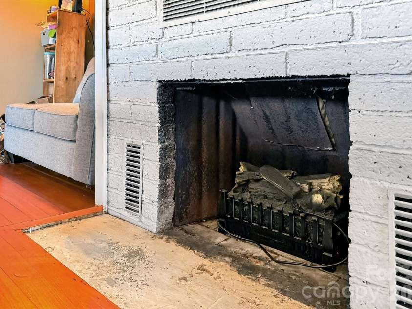 951,953,955,959 NC 9 Highway, Black Mountain, NC 28711.  MLS# CAR4342594, YatesRealty ID 3301. 