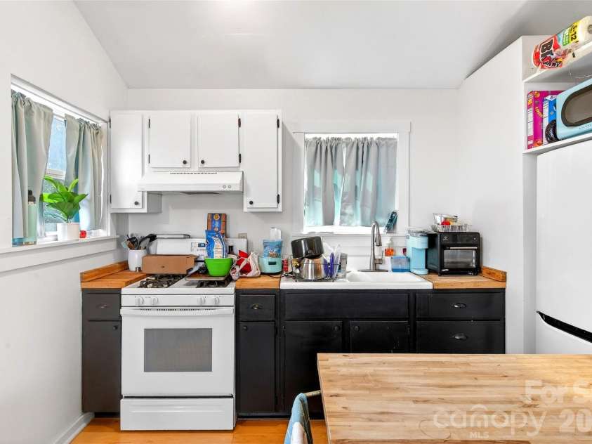 951,953,955,959 NC 9 Highway, Black Mountain, NC 28711.  MLS# CAR4342594, YatesRealty ID 3301. 