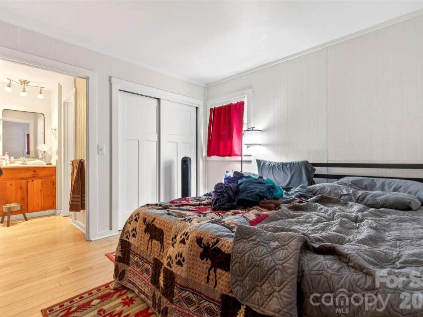 951,953,955,959 NC 9 Highway, Black Mountain, NC 28711.  MLS# CAR4342594, YatesRealty ID 3301. 