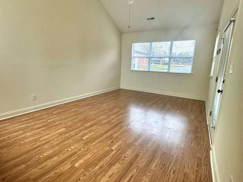 6295 Pansy Trail, Denver, NC 28037.  MLS# CAR4285349, YatesRealty ID 33010. Vaulted ceilings in the living/dinning room