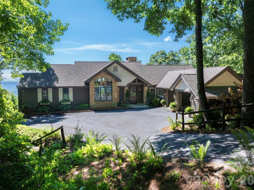 100 Meadow Ridge Drive, Lake Toxaway, NC 28747.  MLS# CAR4397807, YatesRealty ID 33011. 