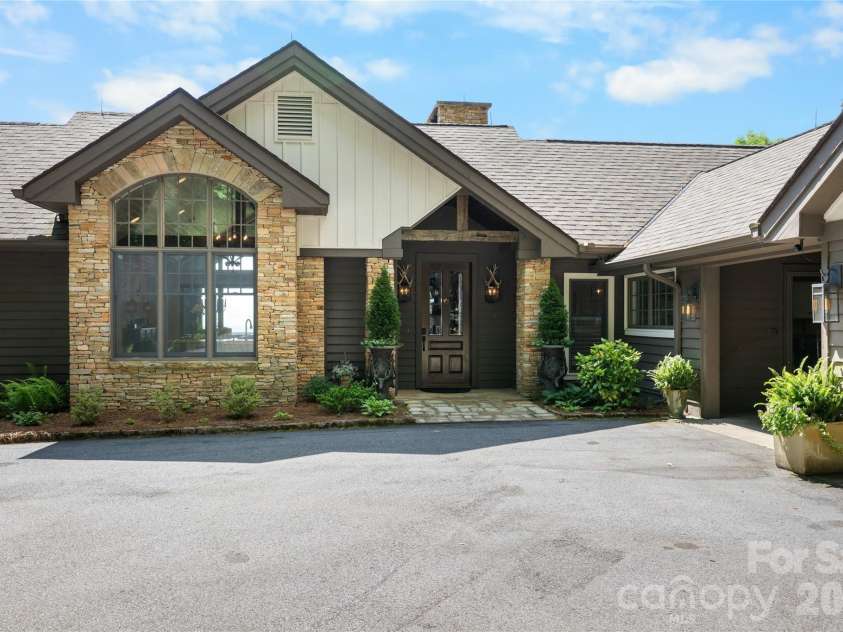 100 Meadow Ridge Drive, Lake Toxaway, NC 28747.  MLS# CAR4397807, YatesRealty ID 33011. 