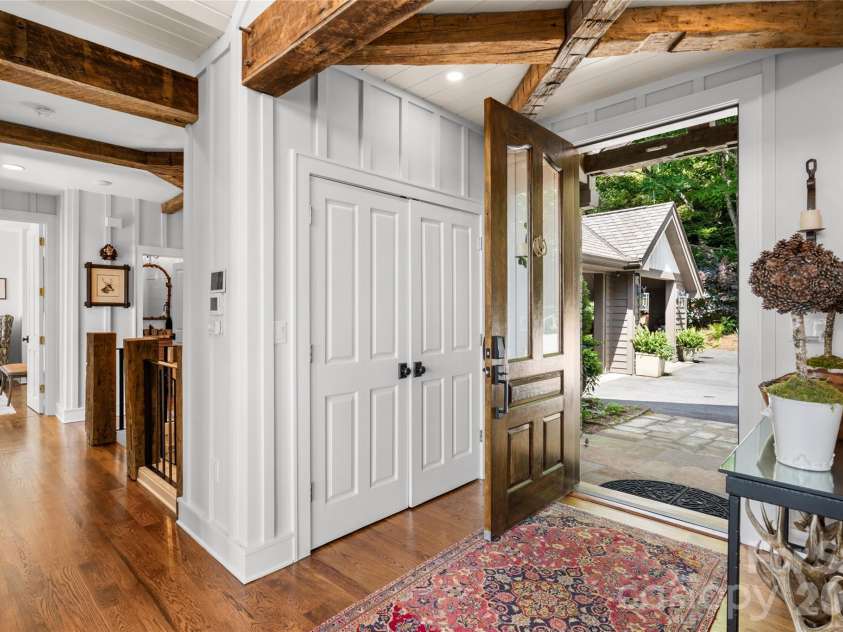100 Meadow Ridge Drive, Lake Toxaway, NC 28747.  MLS# CAR4397807, YatesRealty ID 33011. 