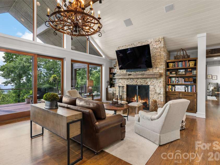 100 Meadow Ridge Drive, Lake Toxaway, NC 28747.  MLS# CAR4397807, YatesRealty ID 33011. 