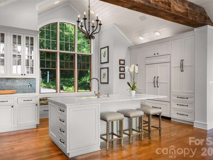100 Meadow Ridge Drive, Lake Toxaway, NC 28747.  MLS# CAR4397807, YatesRealty ID 33011. 
