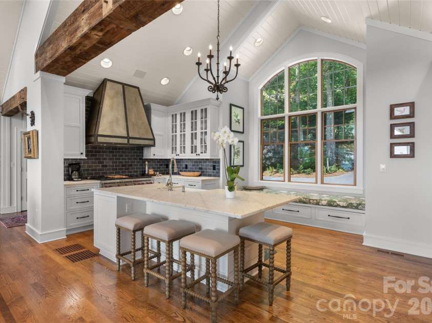 100 Meadow Ridge Drive, Lake Toxaway, NC 28747.  MLS# CAR4397807, YatesRealty ID 33011. 