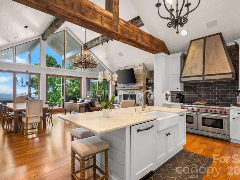 100 Meadow Ridge Drive, Lake Toxaway, NC 28747.  MLS# CAR4397807, YatesRealty ID 33011. 