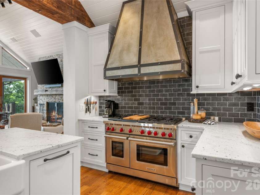 100 Meadow Ridge Drive, Lake Toxaway, NC 28747.  MLS# CAR4397807, YatesRealty ID 33011. 