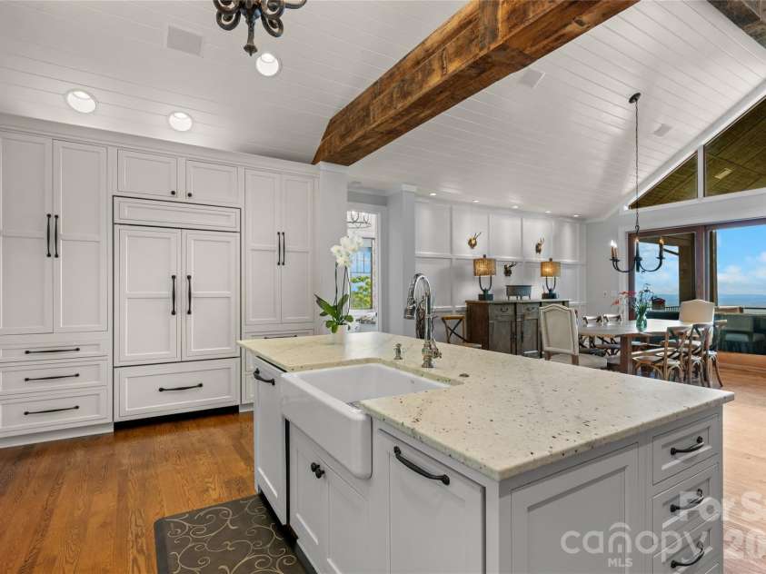 100 Meadow Ridge Drive, Lake Toxaway, NC 28747.  MLS# CAR4397807, YatesRealty ID 33011. 
