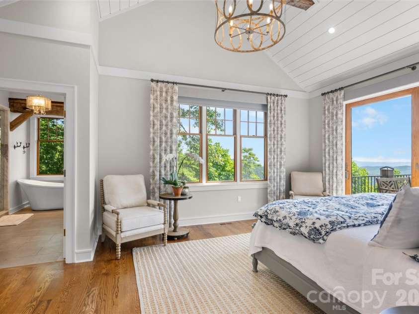 100 Meadow Ridge Drive, Lake Toxaway, NC 28747.  MLS# CAR4397807, YatesRealty ID 33011. 