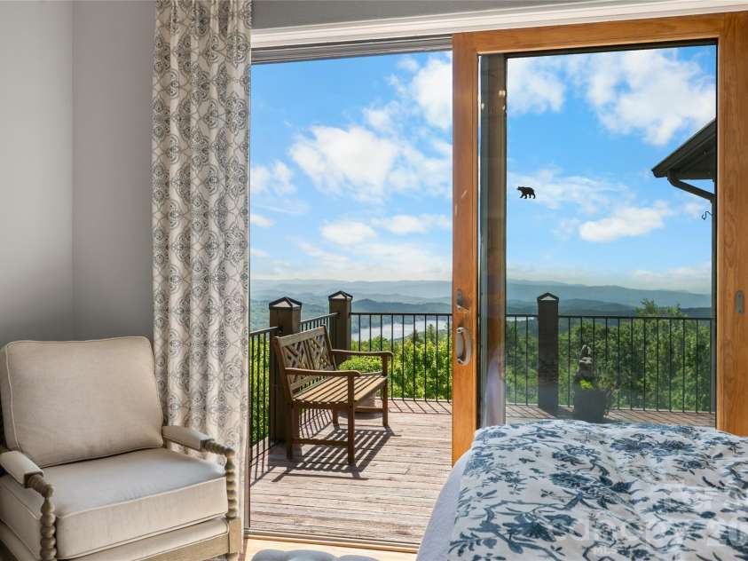 100 Meadow Ridge Drive, Lake Toxaway, NC 28747.  MLS# CAR4397807, YatesRealty ID 33011. 
