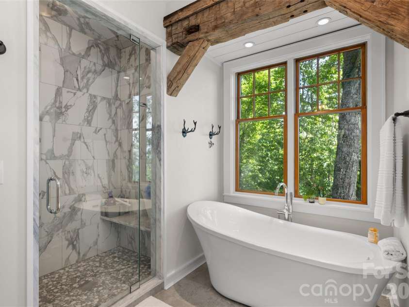 100 Meadow Ridge Drive, Lake Toxaway, NC 28747.  MLS# CAR4397807, YatesRealty ID 33011. 