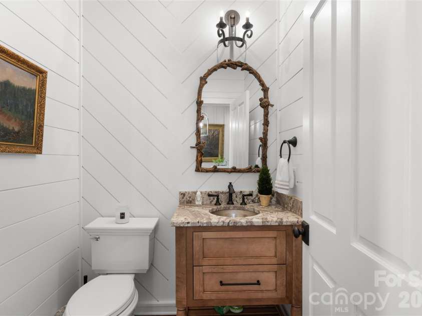 100 Meadow Ridge Drive, Lake Toxaway, NC 28747.  MLS# CAR4397807, YatesRealty ID 33011. 