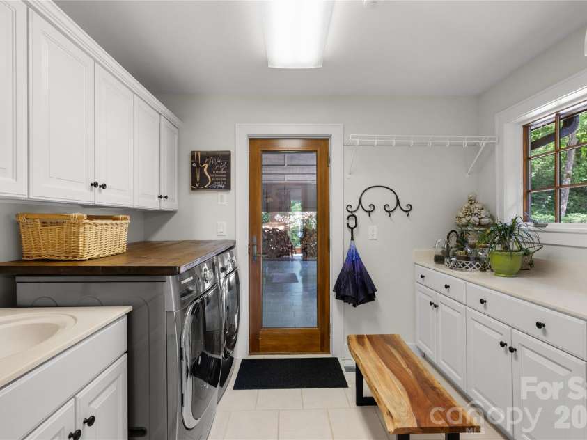 100 Meadow Ridge Drive, Lake Toxaway, NC 28747.  MLS# CAR4397807, YatesRealty ID 33011. 