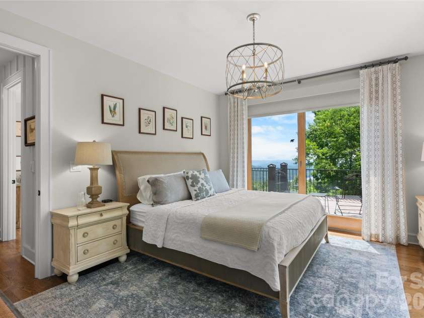 100 Meadow Ridge Drive, Lake Toxaway, NC 28747.  MLS# CAR4397807, YatesRealty ID 33011. 