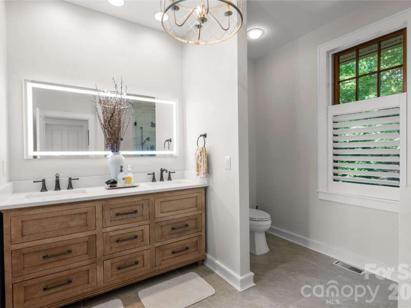 100 Meadow Ridge Drive, Lake Toxaway, NC 28747.  MLS# CAR4397807, YatesRealty ID 33011. 