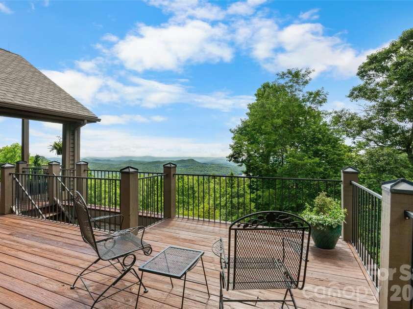 100 Meadow Ridge Drive, Lake Toxaway, NC 28747.  MLS# CAR4397807, YatesRealty ID 33011. 