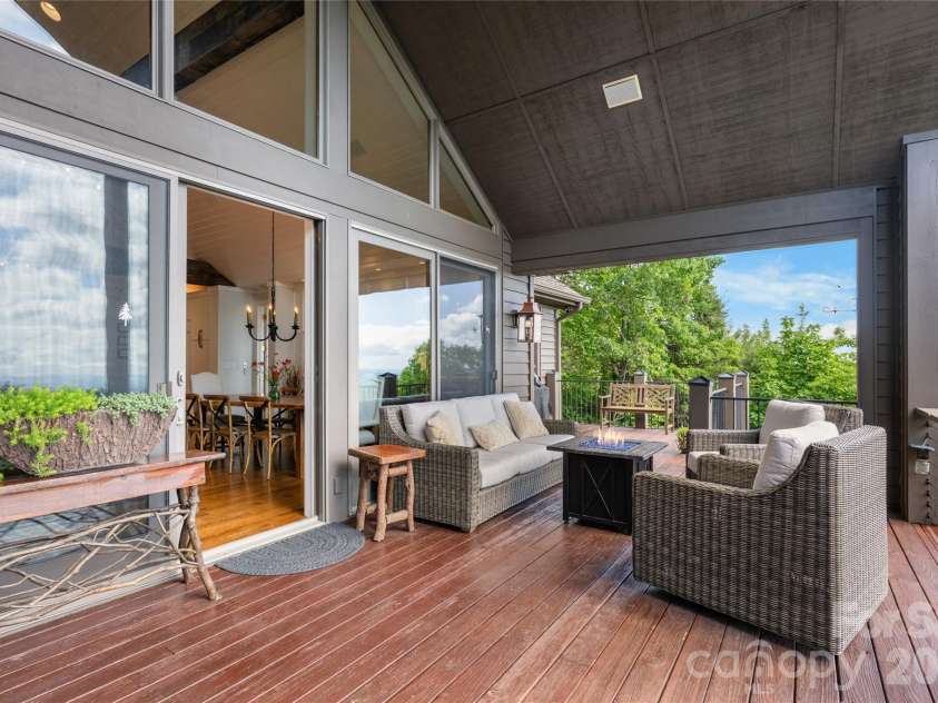 100 Meadow Ridge Drive, Lake Toxaway, NC 28747.  MLS# CAR4397807, YatesRealty ID 33011. 