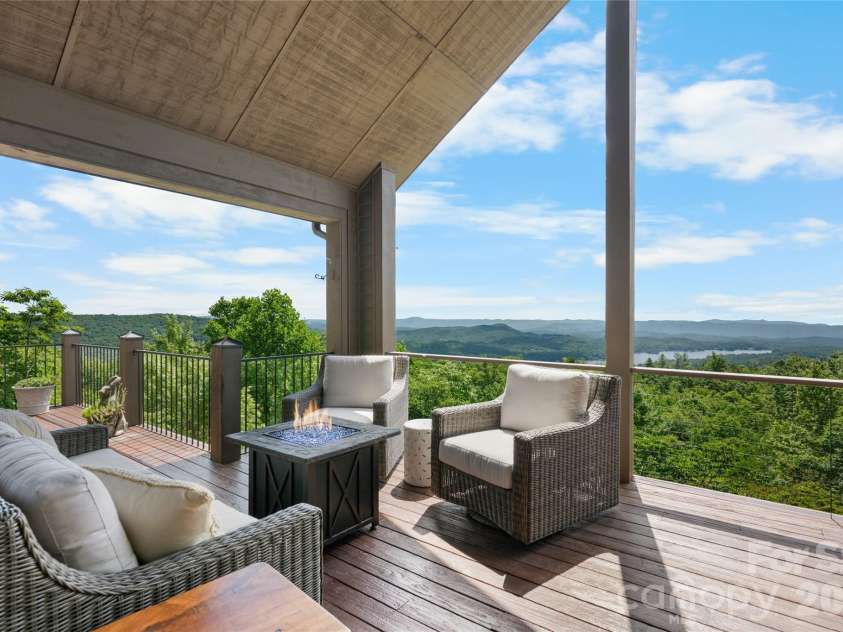 100 Meadow Ridge Drive, Lake Toxaway, NC 28747.  MLS# CAR4397807, YatesRealty ID 33011. 