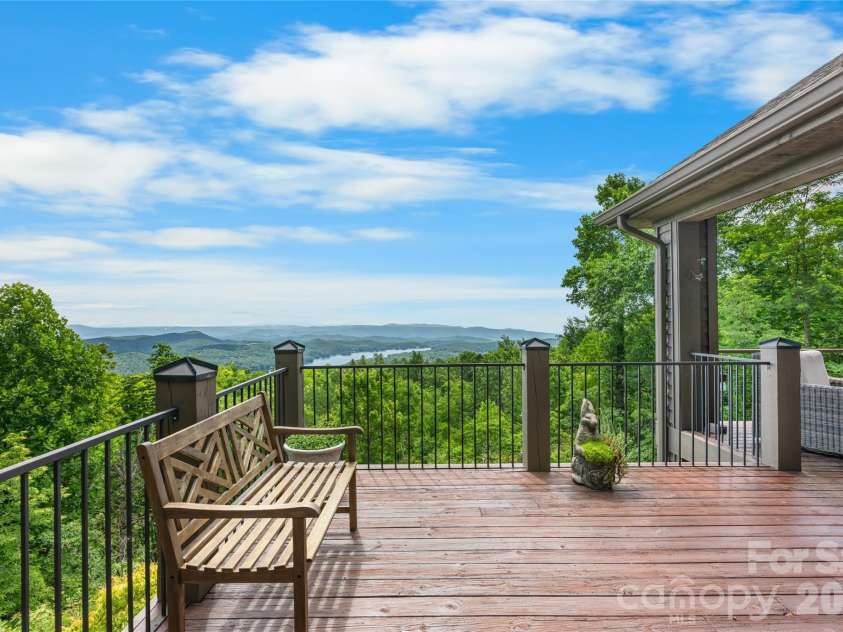 100 Meadow Ridge Drive, Lake Toxaway, NC 28747.  MLS# CAR4397807, YatesRealty ID 33011. 