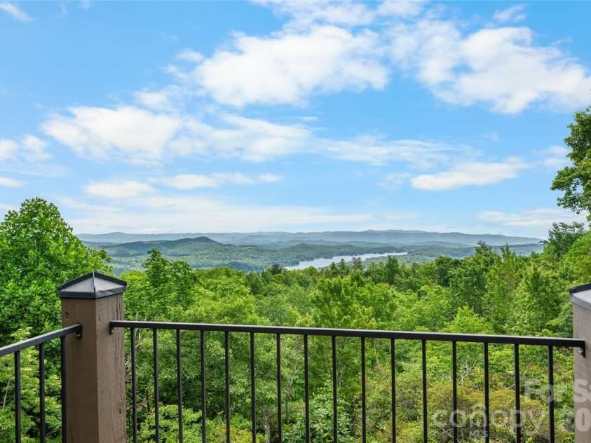 100 Meadow Ridge Drive, Lake Toxaway, NC 28747.  MLS# CAR4397807, YatesRealty ID 33011. 