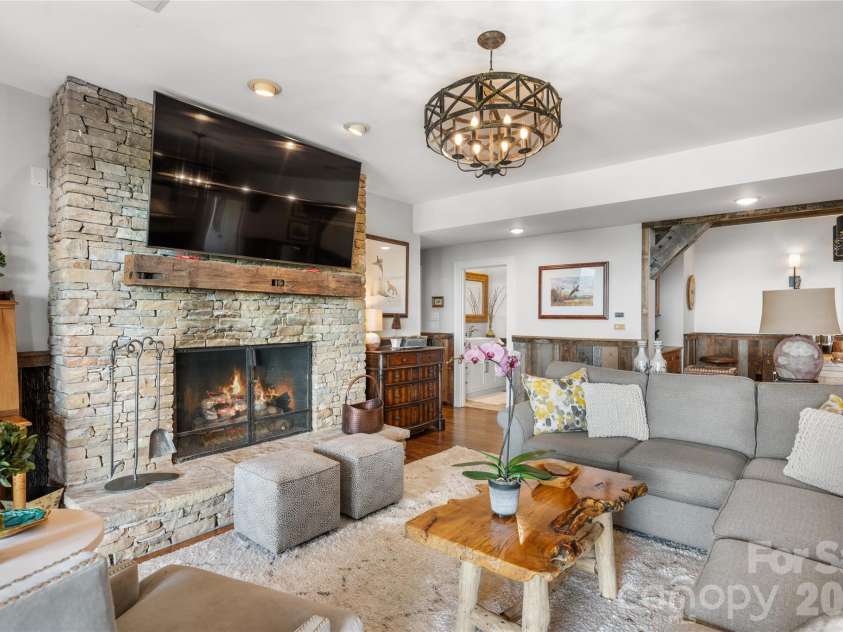 100 Meadow Ridge Drive, Lake Toxaway, NC 28747.  MLS# CAR4397807, YatesRealty ID 33011. 
