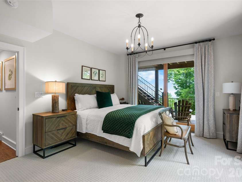 100 Meadow Ridge Drive, Lake Toxaway, NC 28747.  MLS# CAR4397807, YatesRealty ID 33011. 