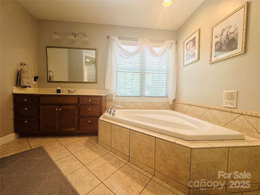 160 Dockside Drive, Salisbury, NC 28146.  MLS# CAR4290577, YatesRealty ID 33013. 