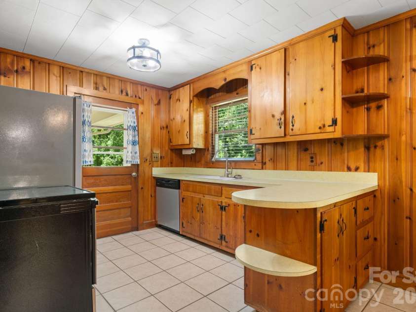 333 Chapel Hill Church Loop, Marion, NC 28752.  MLS# CAR4391151, YatesRealty ID 33014. 