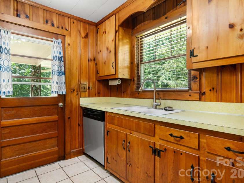 333 Chapel Hill Church Loop, Marion, NC 28752.  MLS# CAR4391151, YatesRealty ID 33014. 
