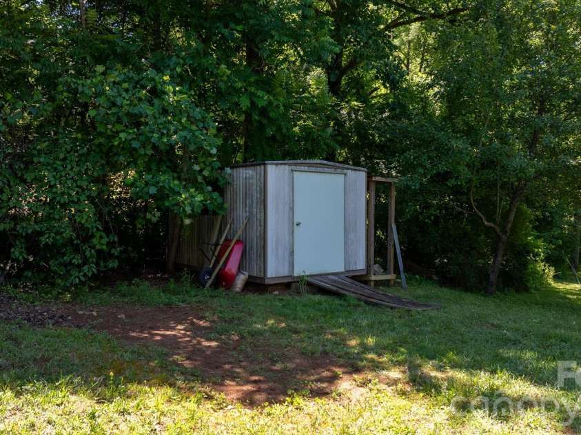 333 Chapel Hill Church Loop, Marion, NC 28752.  MLS# CAR4391151, YatesRealty ID 33014. 