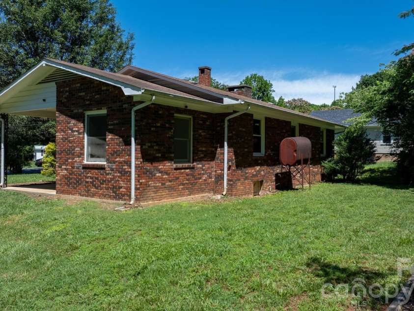 333 Chapel Hill Church Loop, Marion, NC 28752.  MLS# CAR4391151, YatesRealty ID 33014. 