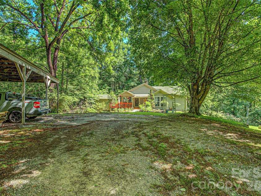 76 Winsome Trail, Hendersonville, NC 28739.  MLS# CAR4394583, YatesRealty ID 33017. 