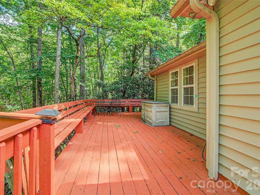 76 Winsome Trail, Hendersonville, NC 28739.  MLS# CAR4394583, YatesRealty ID 33017. 