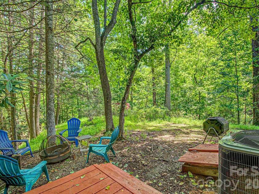 76 Winsome Trail, Hendersonville, NC 28739.  MLS# CAR4394583, YatesRealty ID 33017. 