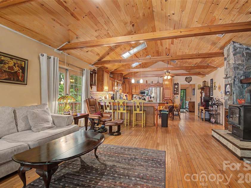 76 Winsome Trail, Hendersonville, NC 28739.  MLS# CAR4394583, YatesRealty ID 33017. 