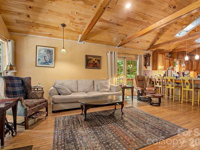 76 Winsome Trail, Hendersonville, NC 28739.  MLS# CAR4394583, YatesRealty ID 33017. 
