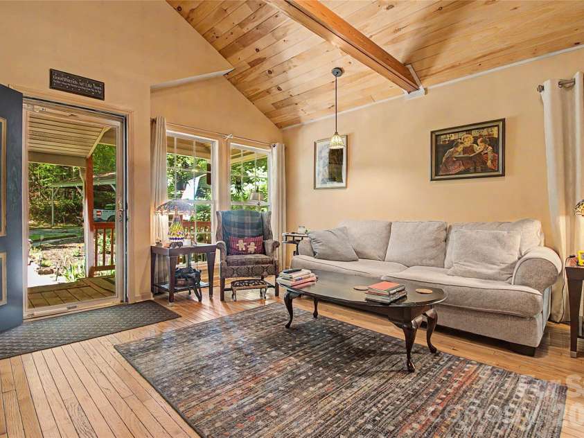 76 Winsome Trail, Hendersonville, NC 28739.  MLS# CAR4394583, YatesRealty ID 33017. 