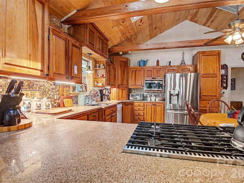 76 Winsome Trail, Hendersonville, NC 28739.  MLS# CAR4394583, YatesRealty ID 33017. 