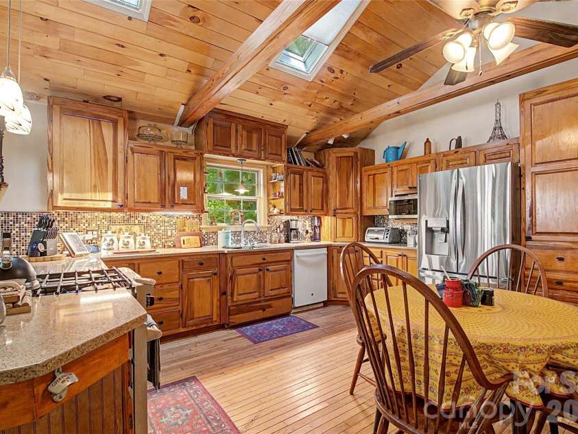 76 Winsome Trail, Hendersonville, NC 28739.  MLS# CAR4394583, YatesRealty ID 33017. 